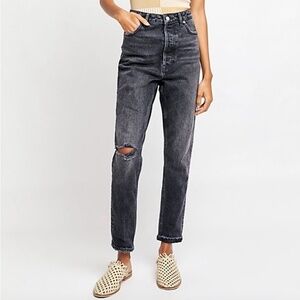NWT FREE PEOPLE ZURI WASHED BLACK  MOM JEANS - 26